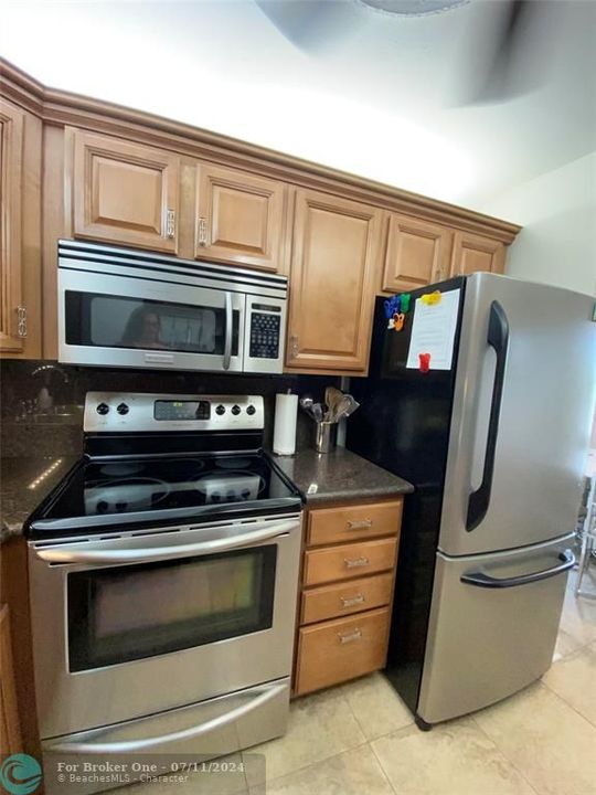 For Sale: $209,000 (2 beds, 1 baths, 915 Square Feet)