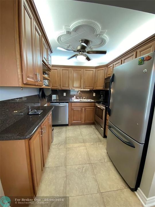 For Sale: $209,000 (2 beds, 1 baths, 915 Square Feet)