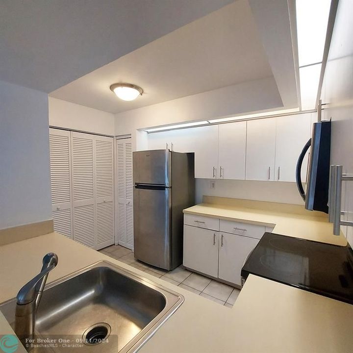 For Rent: $2,150 (2 beds, 2 baths, 1123 Square Feet)