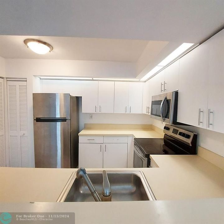 Recently Rented: $2,150 (2 beds, 2 baths, 1123 Square Feet)