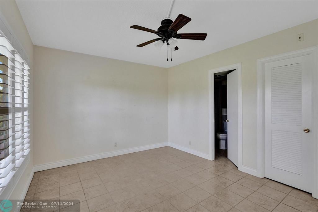 For Sale: $275,000 (2 beds, 2 baths, 1100 Square Feet)