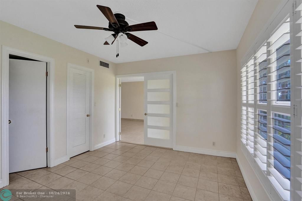 For Sale: $275,000 (2 beds, 2 baths, 1100 Square Feet)