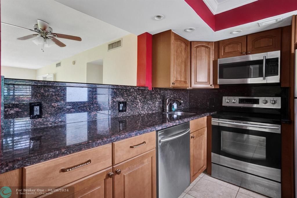 For Sale: $259,900 (2 beds, 2 baths, 1100 Square Feet)