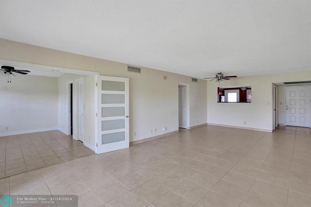 For Sale: $259,900 (2 beds, 2 baths, 1100 Square Feet)