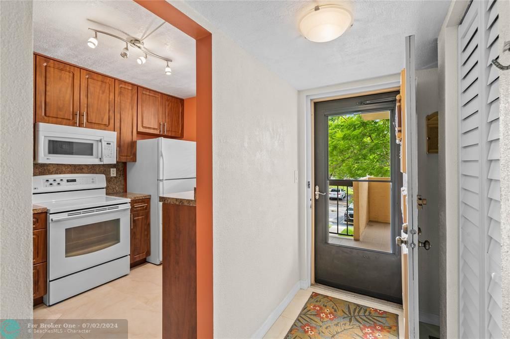 For Sale: $157,000 (2 beds, 2 baths, 1100 Square Feet)