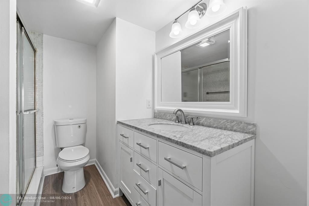 For Sale: $280,000 (2 beds, 2 baths, 896 Square Feet)