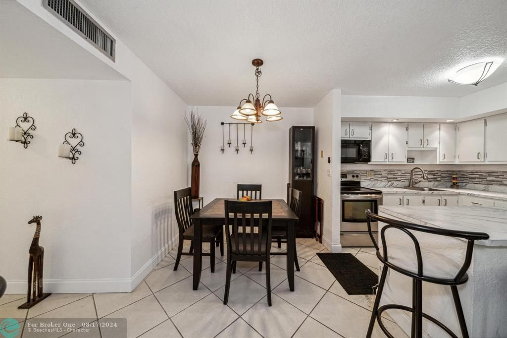 For Sale: $170,000 (2 beds, 2 baths, 827 Square Feet)