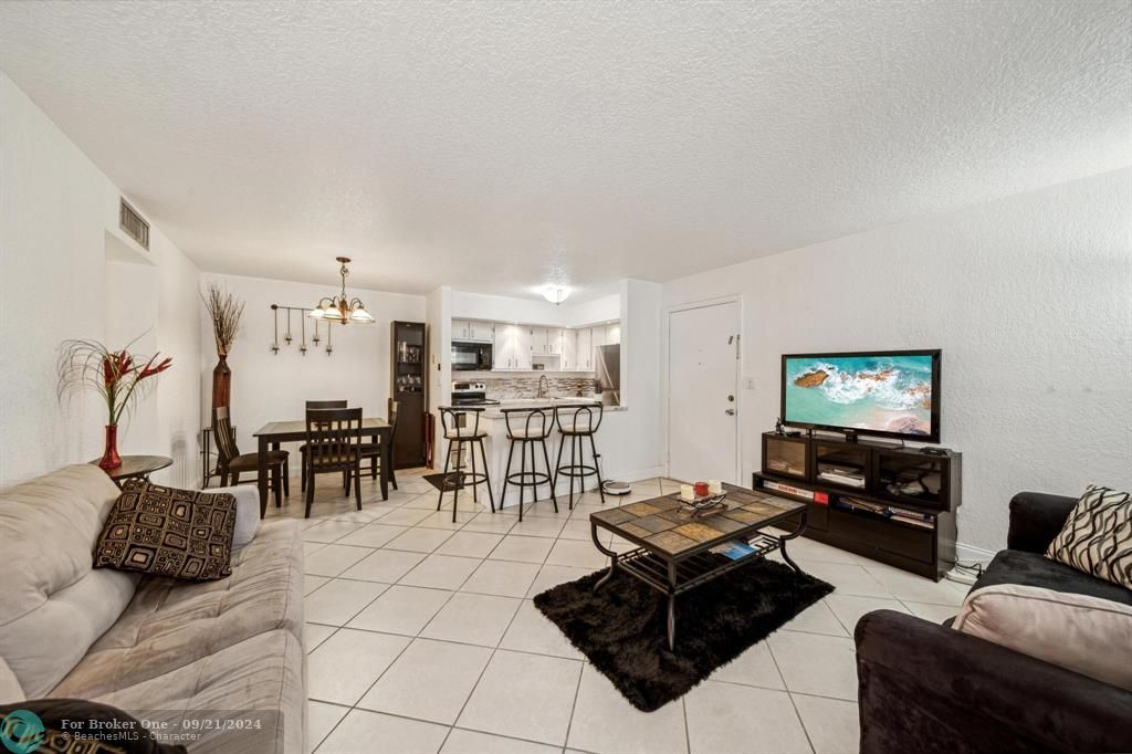 For Sale: $170,000 (2 beds, 2 baths, 827 Square Feet)