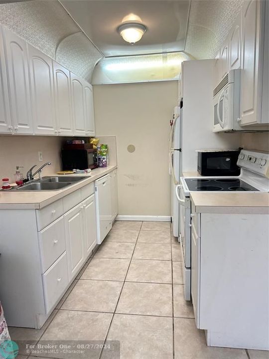 For Rent: $1,600 (2 beds, 1 baths, 861 Square Feet)