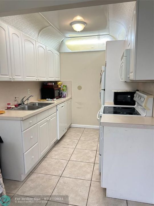For Rent: $1,600 (2 beds, 1 baths, 861 Square Feet)