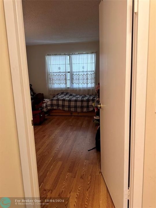 For Rent: $1,600 (2 beds, 1 baths, 861 Square Feet)