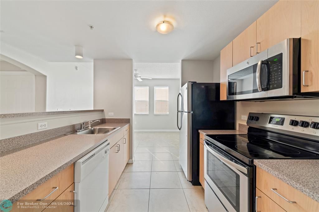 Recently Rented: $2,025 (1 beds, 1 baths, 735 Square Feet)