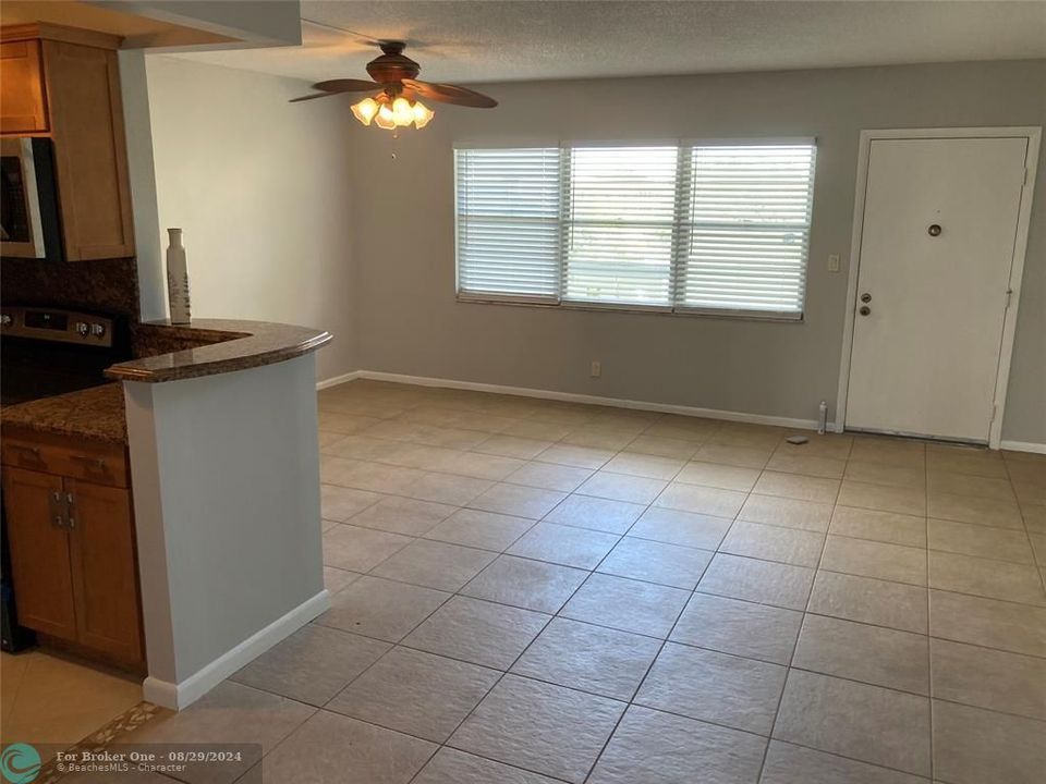 For Rent: $1,650 (1 beds, 1 baths, 798 Square Feet)