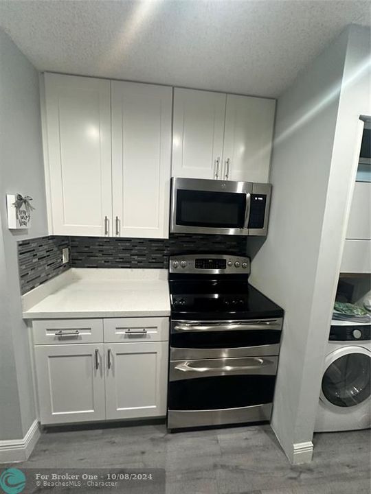 For Rent: $2,450 (2 beds, 2 baths, 985 Square Feet)