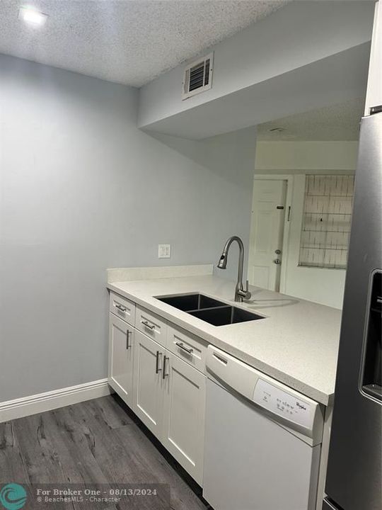 Recently Rented: $2,450 (2 beds, 2 baths, 985 Square Feet)