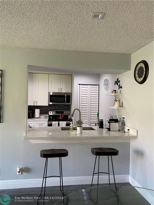 For Rent: $2,450 (2 beds, 2 baths, 985 Square Feet)