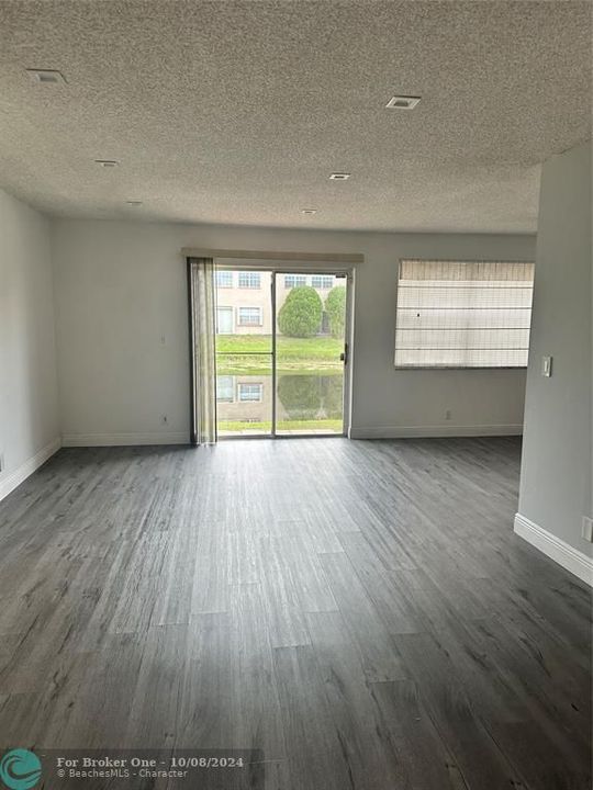 Recently Rented: $2,450 (2 beds, 2 baths, 985 Square Feet)