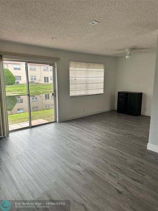 Recently Rented: $2,450 (2 beds, 2 baths, 985 Square Feet)