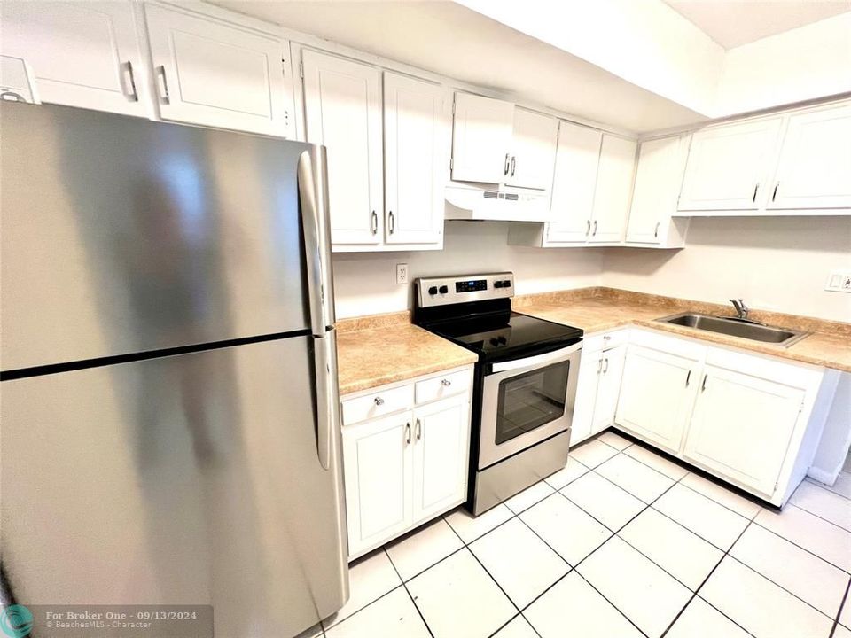 Recently Rented: $1,825 (1 beds, 1 baths, 610 Square Feet)