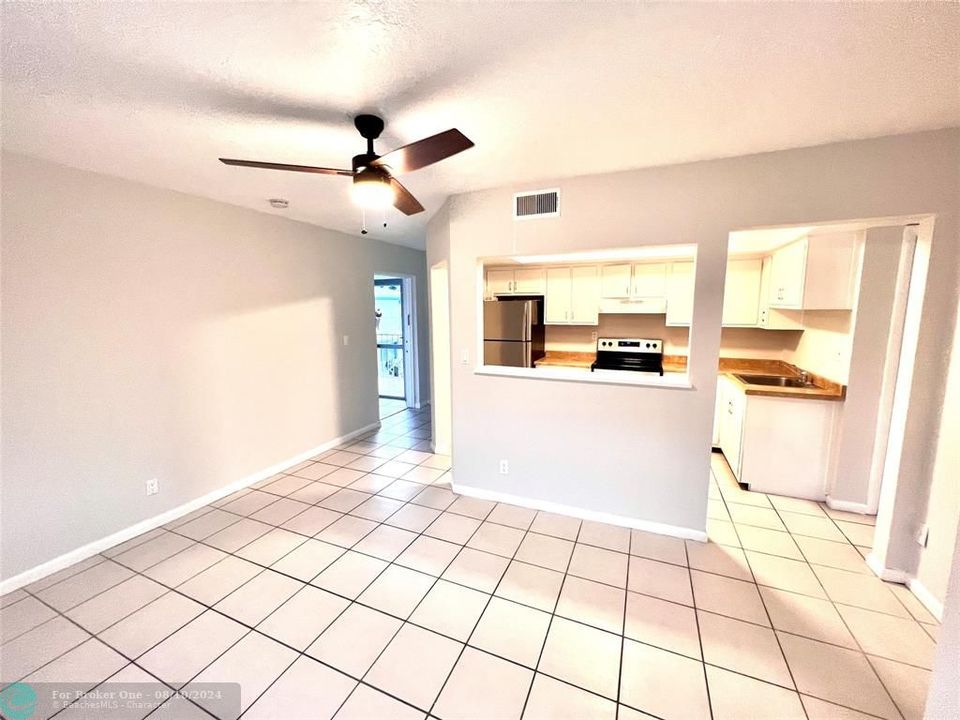 Recently Rented: $1,825 (1 beds, 1 baths, 610 Square Feet)