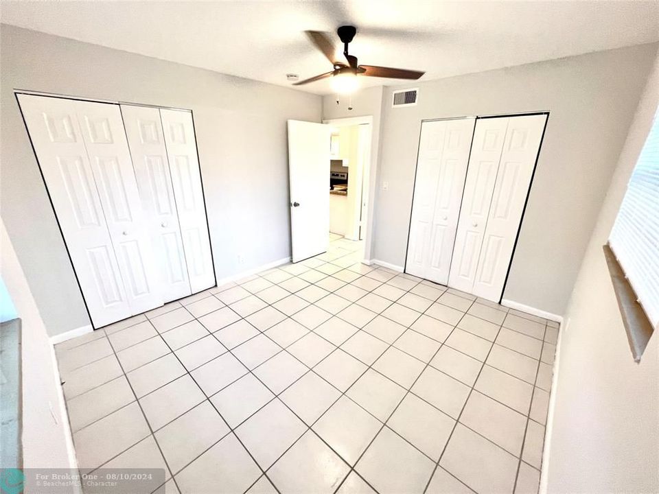 Active With Contract: $1,825 (1 beds, 1 baths, 610 Square Feet)