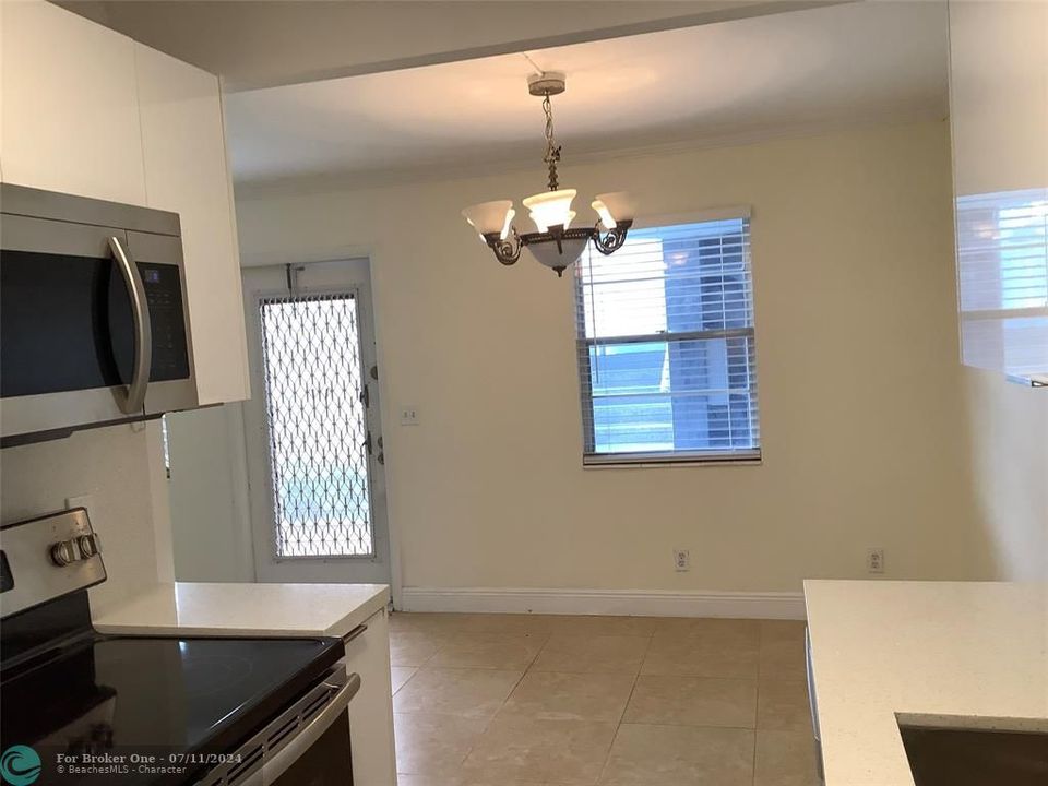 For Rent: $1,650 (2 beds, 1 baths, 861 Square Feet)