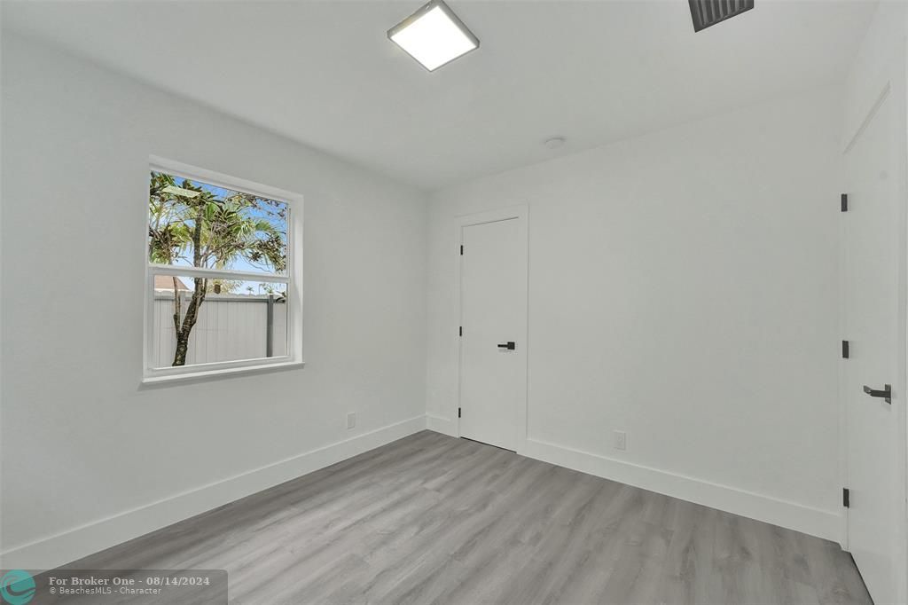 For Sale: $450,000 (2 beds, 1 baths, 849 Square Feet)