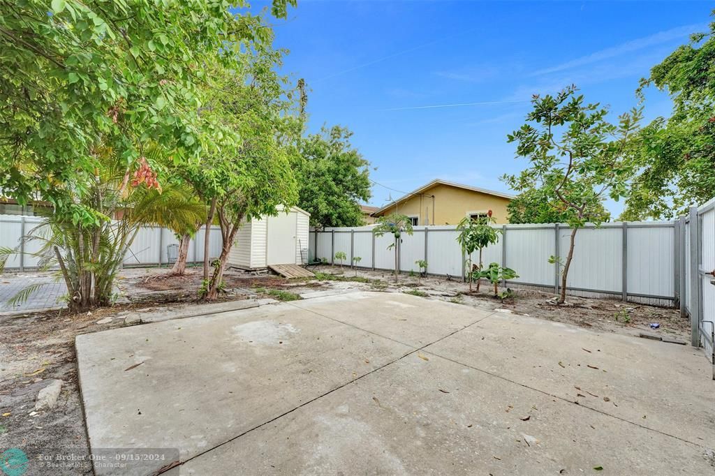 For Sale: $450,000 (2 beds, 1 baths, 849 Square Feet)