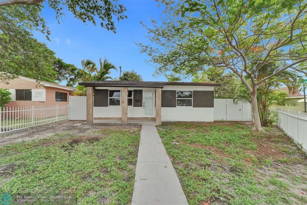 For Sale: $450,000 (2 beds, 1 baths, 849 Square Feet)