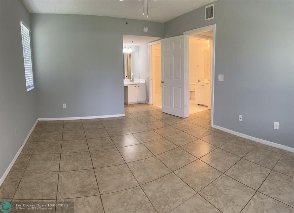 For Rent: $2,000 (2 beds, 1 baths, 1015 Square Feet)