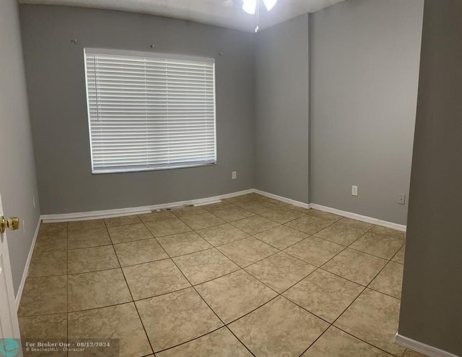 For Rent: $2,000 (2 beds, 1 baths, 1015 Square Feet)