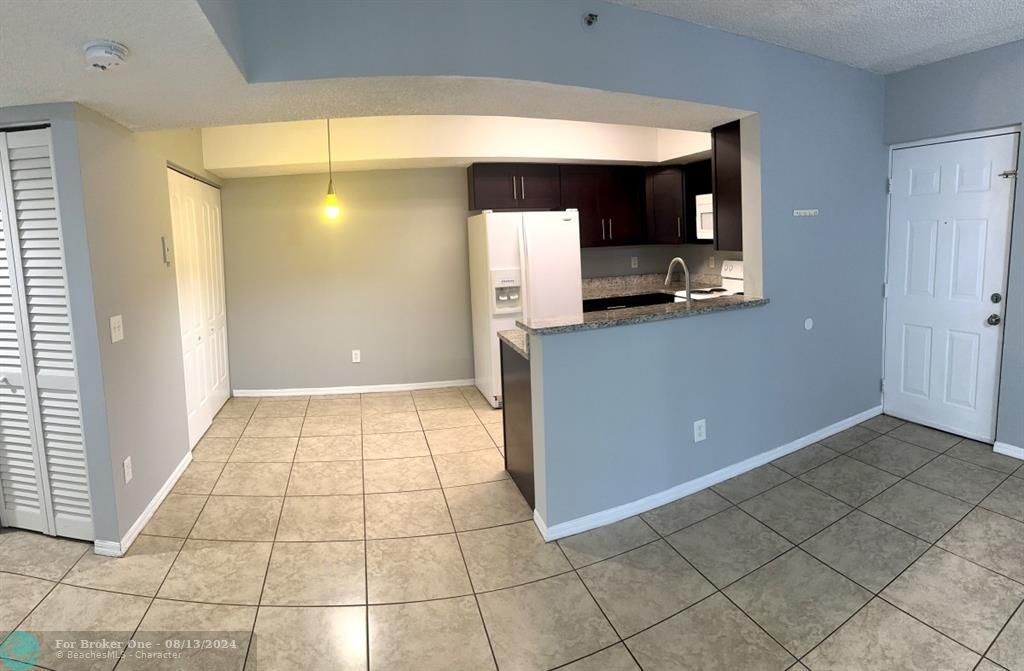 For Rent: $2,000 (2 beds, 1 baths, 1015 Square Feet)