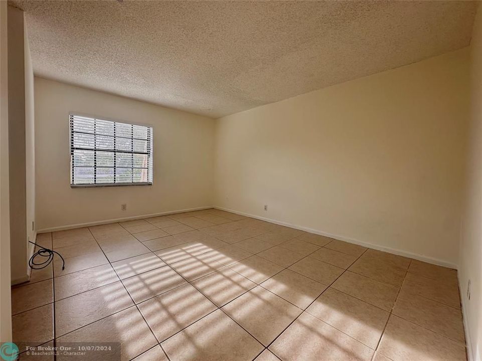 For Rent: $2,050 (2 beds, 2 baths, 1080 Square Feet)