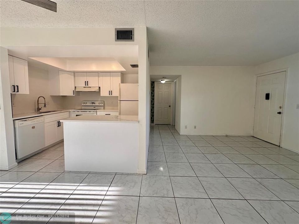 For Rent: $2,050 (2 beds, 2 baths, 1080 Square Feet)