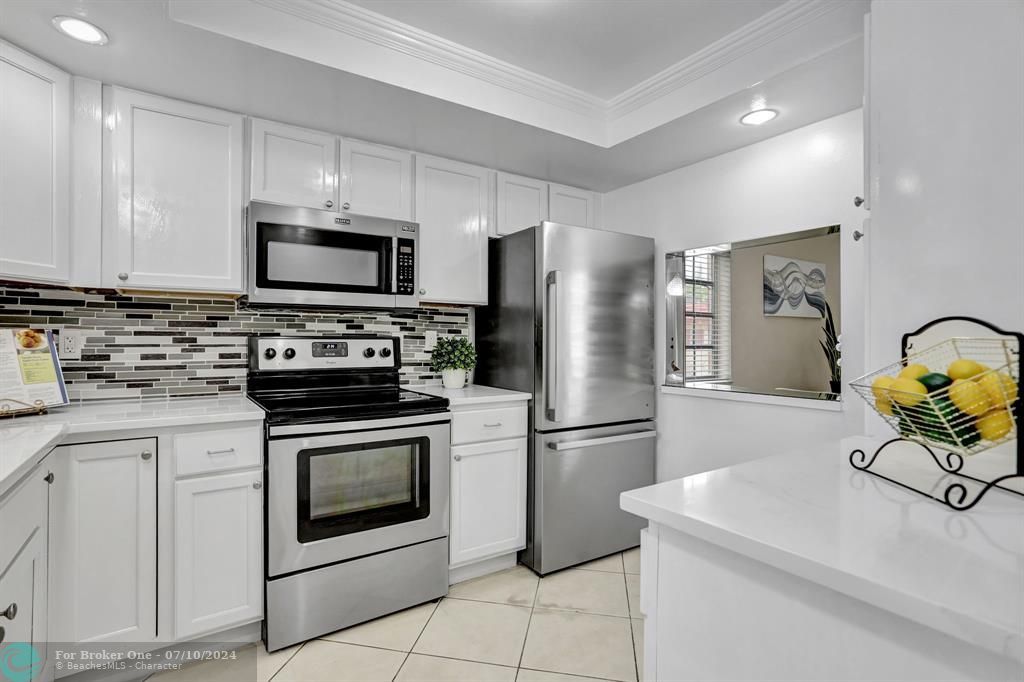 For Sale: $254,900 (2 beds, 2 baths, 1220 Square Feet)
