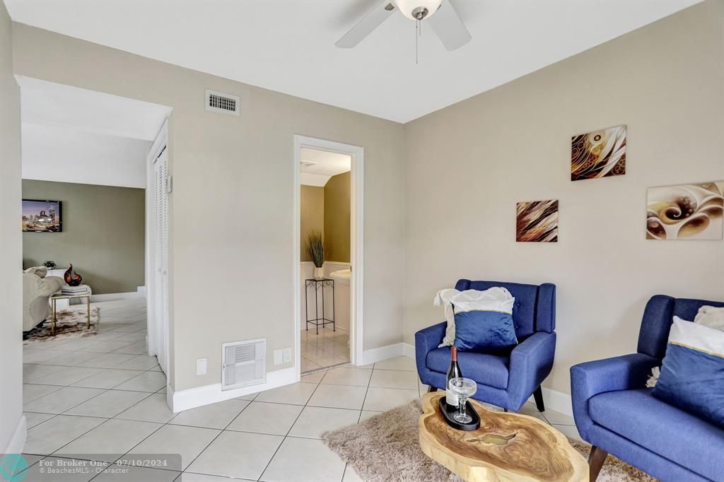 For Sale: $254,900 (2 beds, 2 baths, 1220 Square Feet)