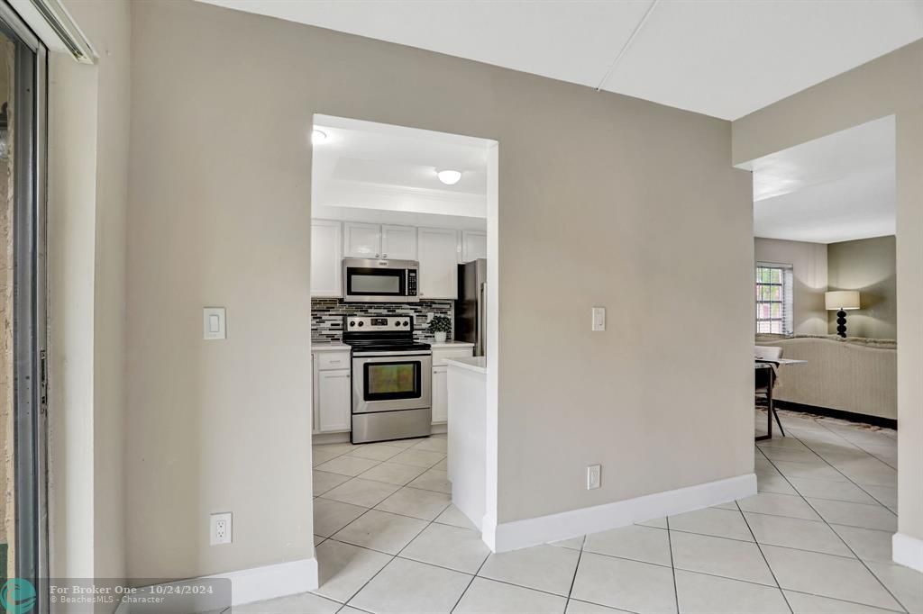 For Sale: $254,900 (2 beds, 2 baths, 1220 Square Feet)