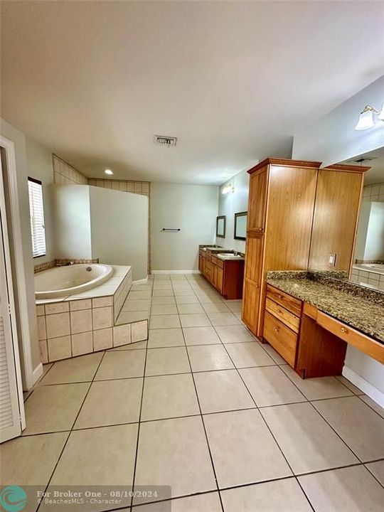 For Sale: $789,000 (4 beds, 2 baths, 3073 Square Feet)