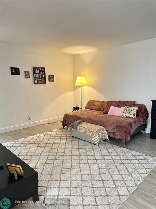 For Rent: $2,000 (2 beds, 1 baths, 840 Square Feet)