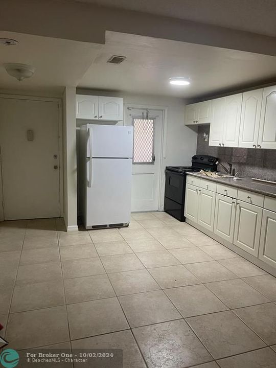 For Rent: $1,600 (1 beds, 1 baths, 742 Square Feet)