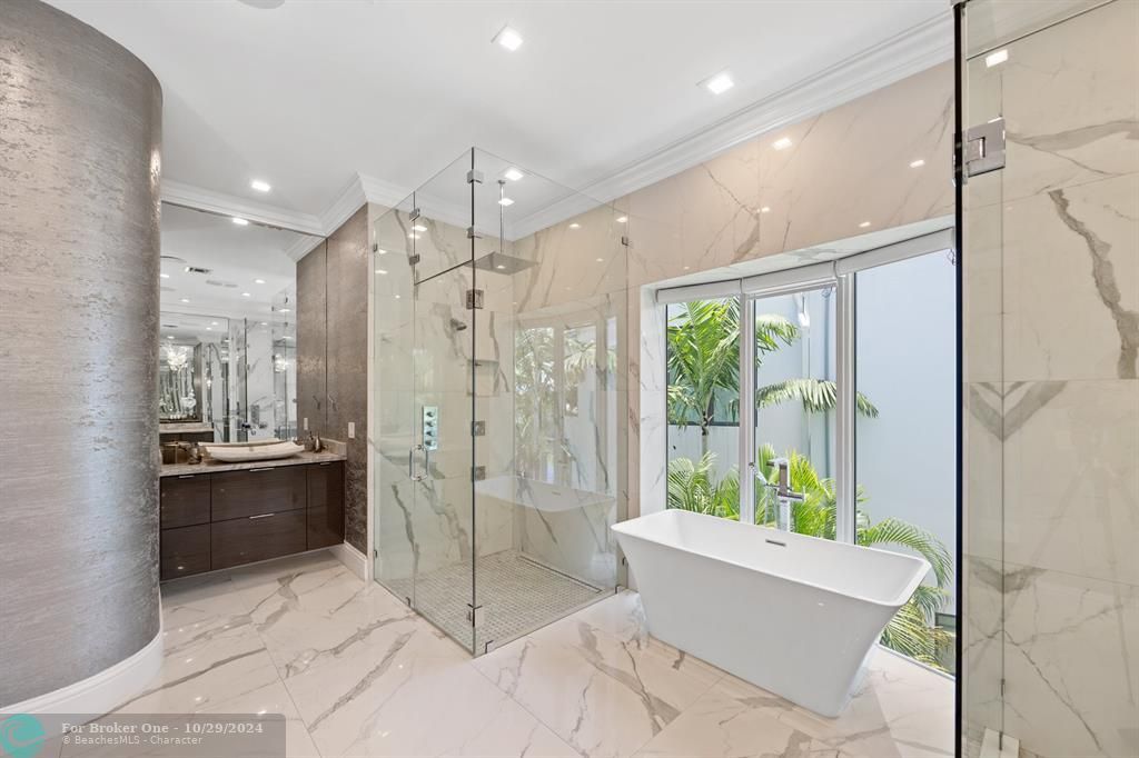 For Sale: $7,699,999 (6 beds, 4 baths, 5994 Square Feet)