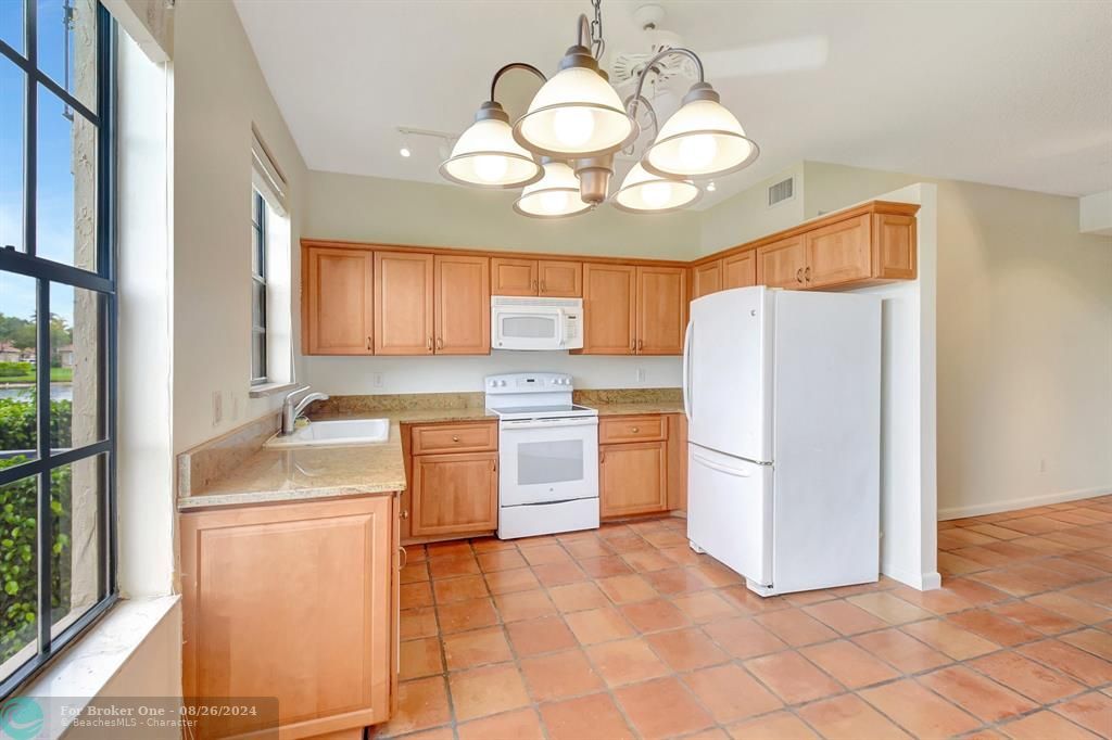 For Sale: $319,900 (2 beds, 2 baths, 1350 Square Feet)