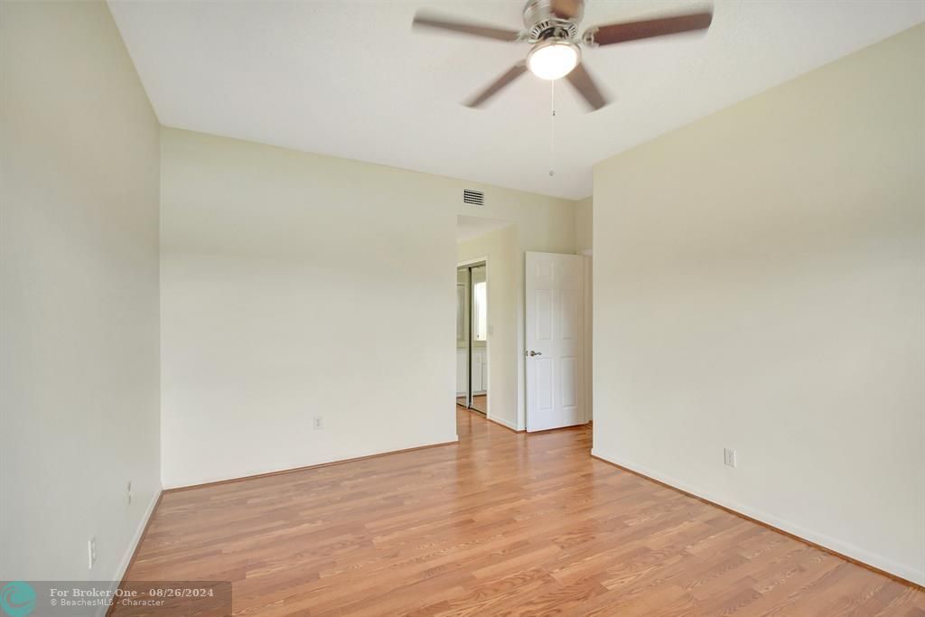 For Sale: $319,900 (2 beds, 2 baths, 1350 Square Feet)