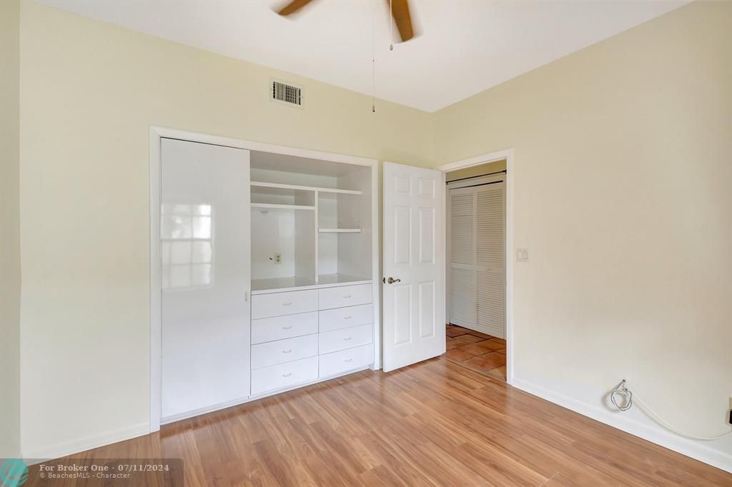 For Sale: $319,900 (2 beds, 2 baths, 1350 Square Feet)