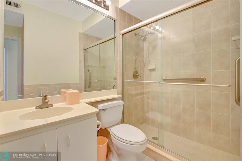 For Sale: $319,900 (2 beds, 2 baths, 1350 Square Feet)