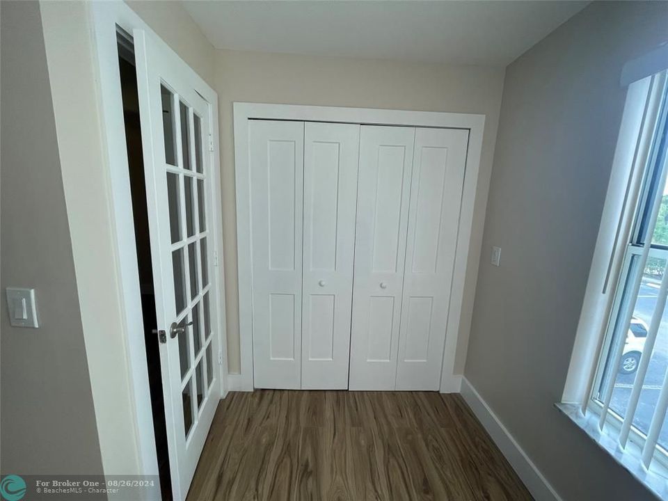 For Rent: $2,000 (2 beds, 1 baths, 912 Square Feet)