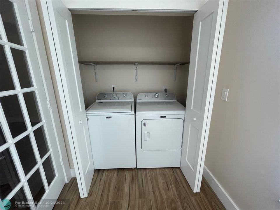 For Rent: $2,000 (2 beds, 1 baths, 912 Square Feet)