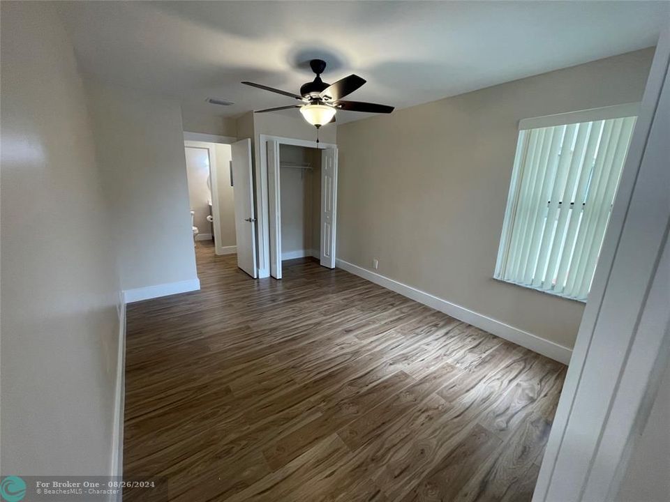 For Rent: $2,000 (2 beds, 1 baths, 912 Square Feet)