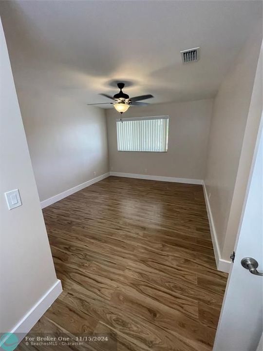 For Rent: $2,000 (2 beds, 1 baths, 912 Square Feet)