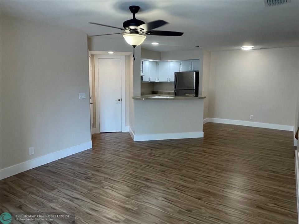 For Rent: $2,000 (2 beds, 1 baths, 912 Square Feet)